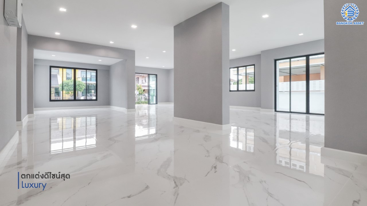 คฤหาสน์มือสองตกแต่งใหม่ #หลังมุม โครงการ บ้านภาณุ ปิ่นเกล้า-ตลิ่งชัน เนื้อที่ 135.5 ตร.ว. ฟังก์ชันจัดเต็ม 5 ห้องนอน 5 ห้องน้ำ จอดรถได้ 4 คัน บนพื้นที่ใช้สอยเกือบ 460 ตร.ม. พร้อมพื้นที่สนามหญ้ากว้างกว่า 100 ตร.ม. ตอบโจทย์ครอบครัวใหญ่ บนทำเลศักยภาพ เชื่อมต่อทั้งถนนกาญจนาภิเษก และทางคู่ขนานลอยฟ้าบรมราชชนนี ใกล้สถานีขนส่งสายใต้ใหม่ และเซ็นทรัลปิ่นเกล้า